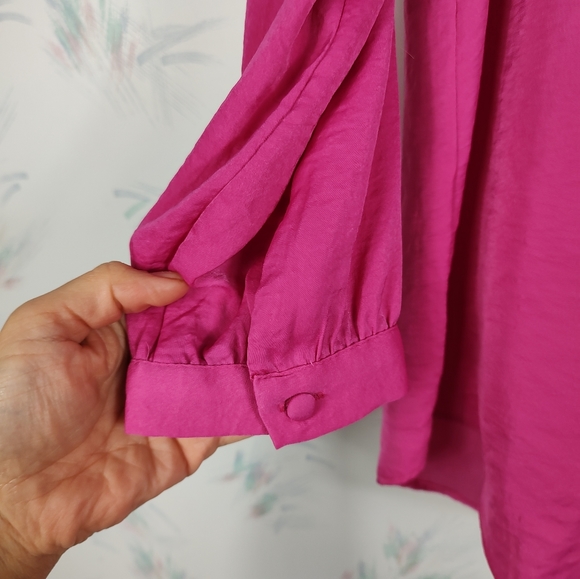 Vince Camuto Pink V-neck Blouse NWT - Picture 5 of 11